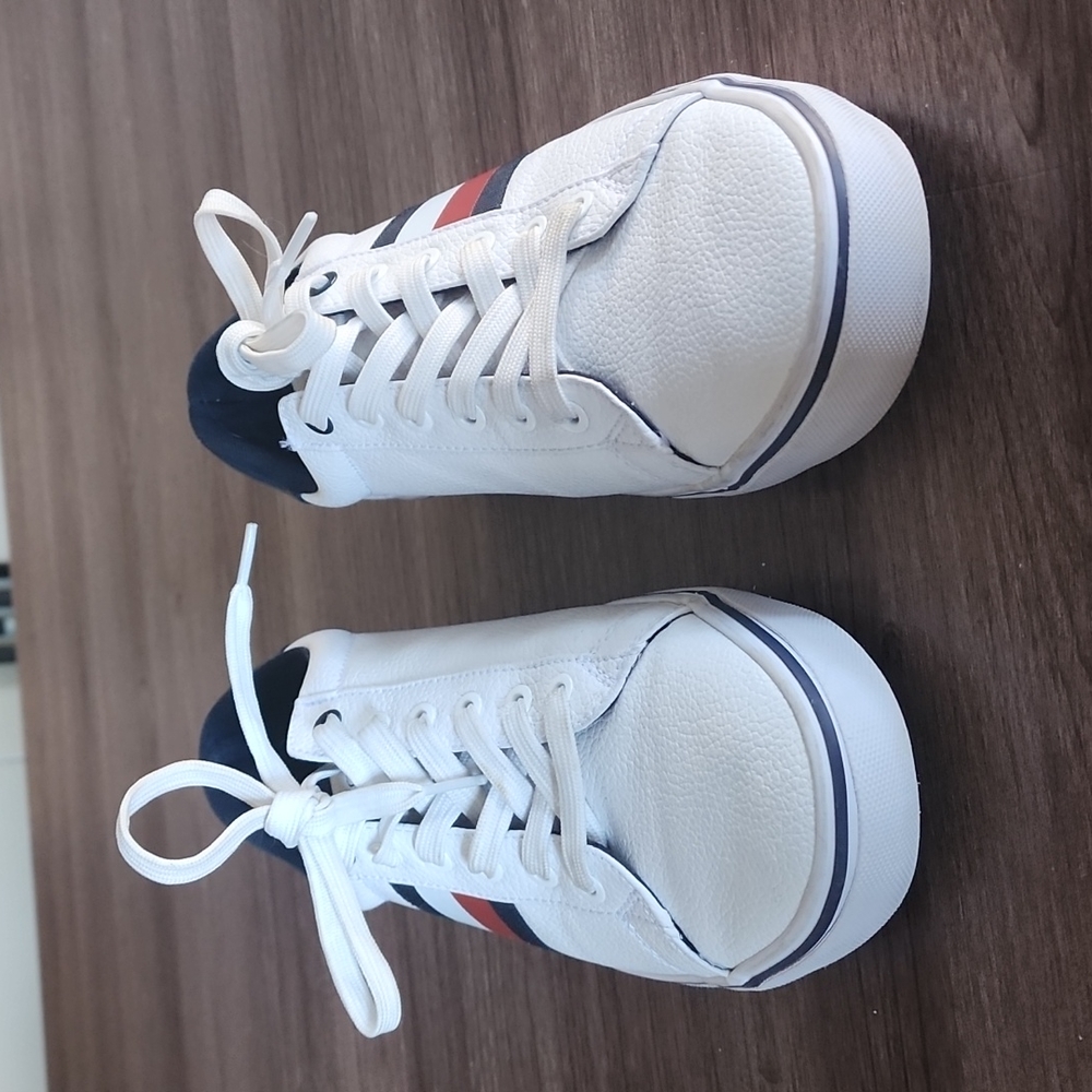 Tommy Hilfiger mens 9 white shoes